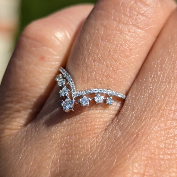 14K White Gold Diamond Crown V Shape Ring - Picture 8 of 8